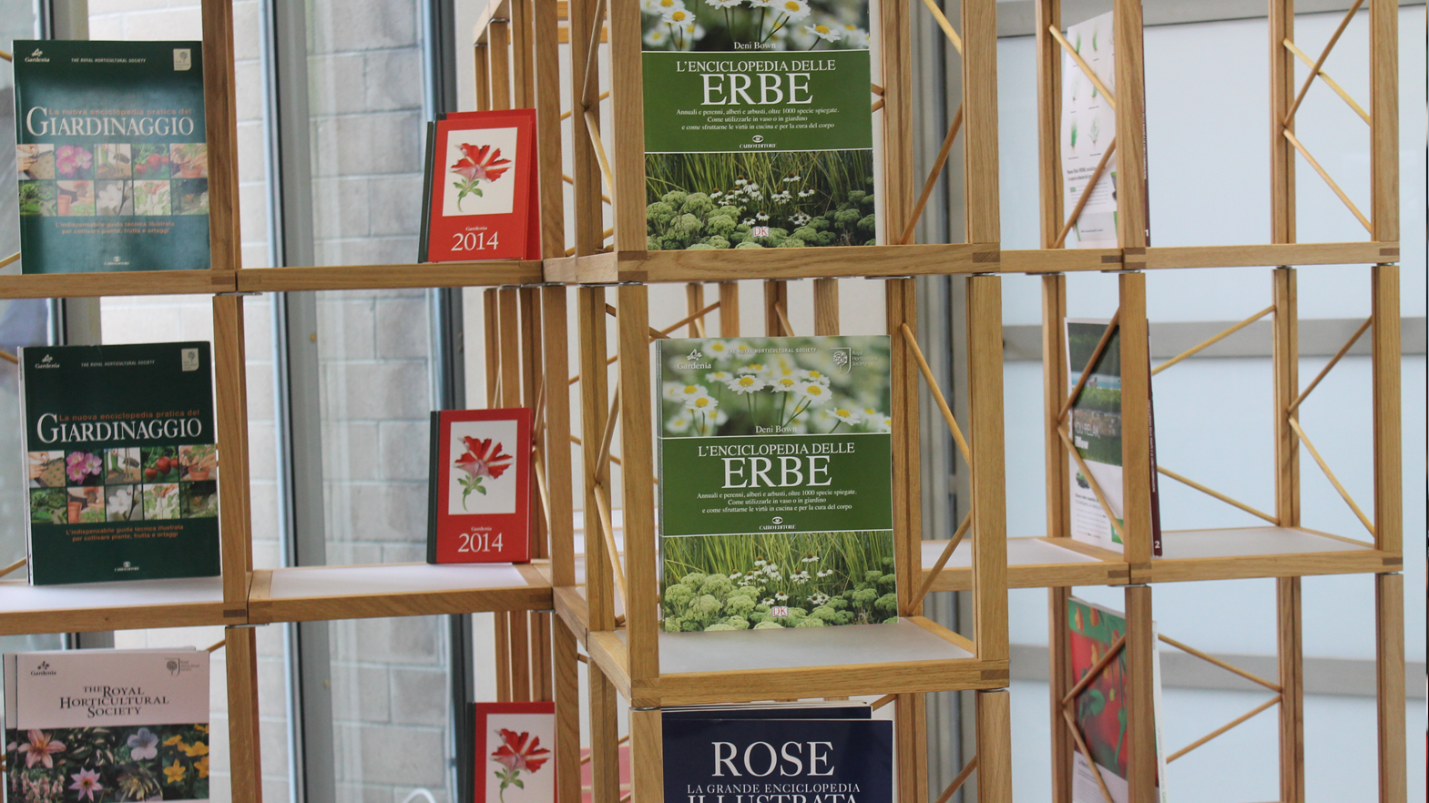 le zie di milano, sistema modulare libreria babele, allestimenti orticolario, mvcomunicazione